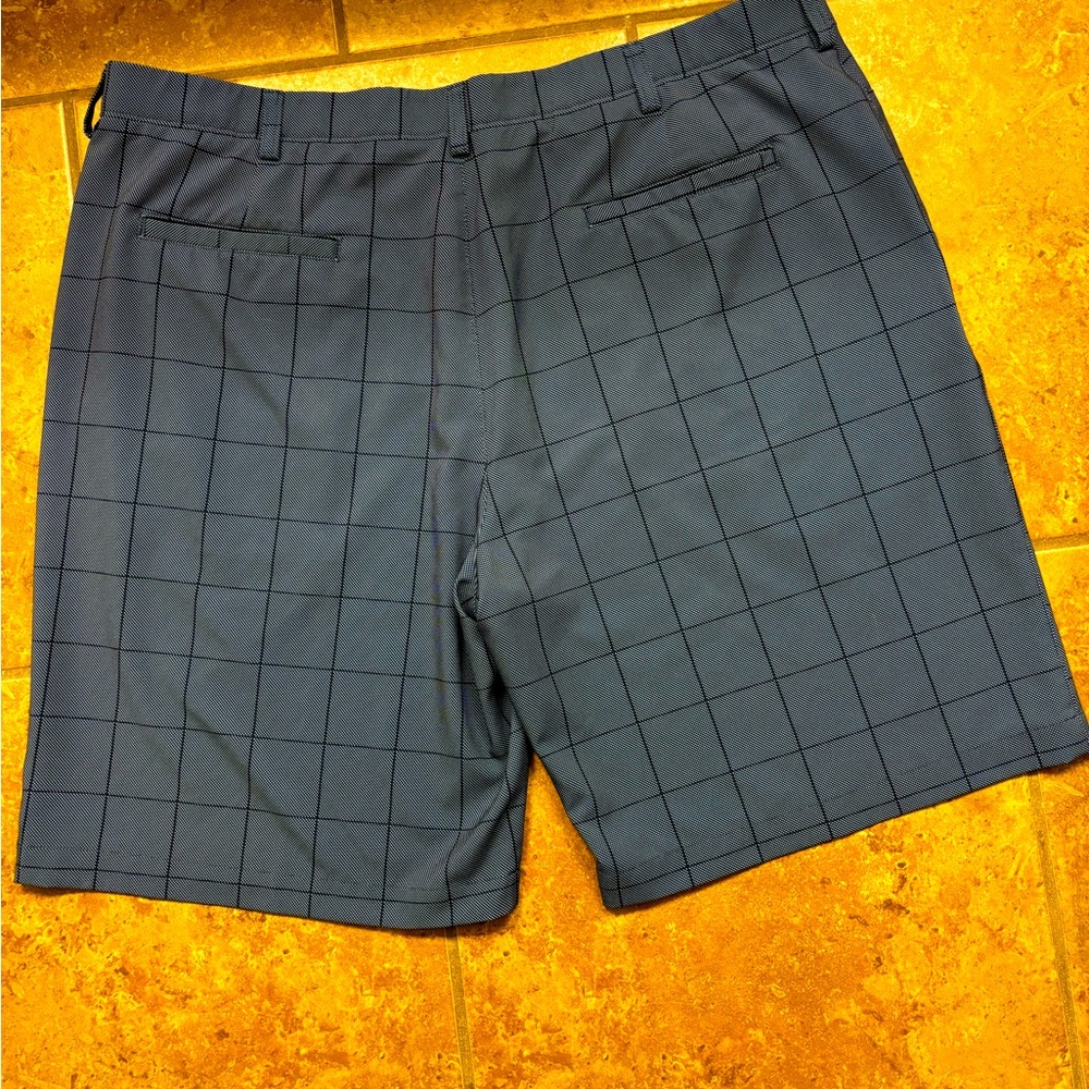 Men’s PGA Tour Golf Shorts in Navy Blue Striped Size 42